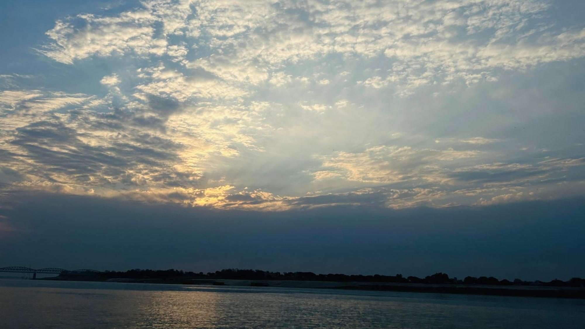 Lodge Tandon Infront Of River Ganga *